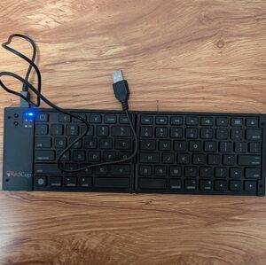 Like New! DISCONTINUED RedCup 2014 Bluetooth Portable Keyboard